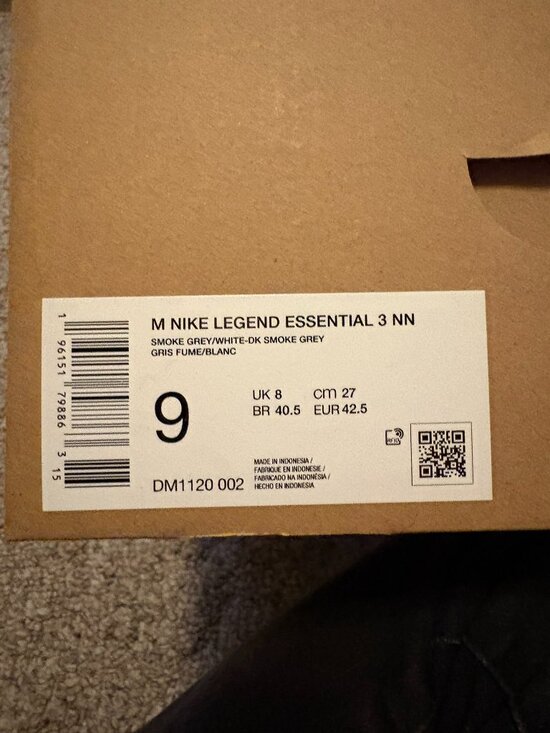 Men\'s Nike Legend Essentials Gray Size 9 Sneakers main image 5